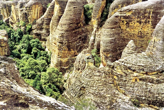 Formação rochosa chamada Baixão das Andorinhas, no parque nacional da serra da Capivara
