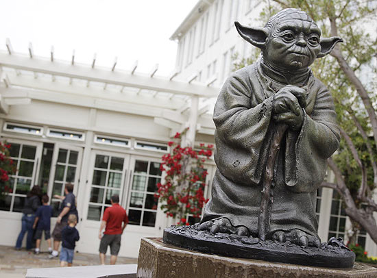  Estátua de mestre Yoda é local de peregrinação nos EUA 