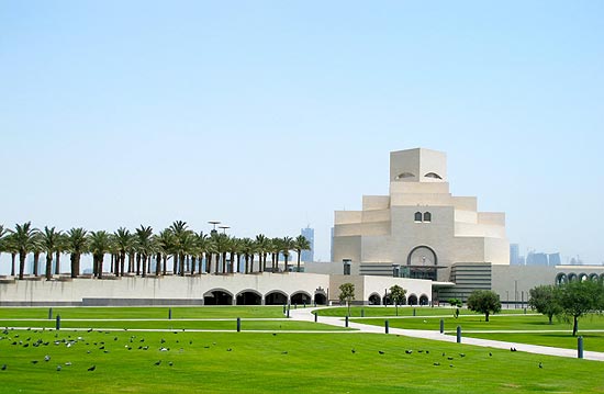 O museu de Arte Islâmica, prédio do arquiteto I.M. Pei em Doha, abriga um dos acervos mais importantes do gênero