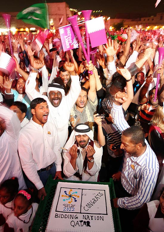 Qatarianos comemoram, sem beber, escolha do pas como sede da Copa do Mundo de 2022
