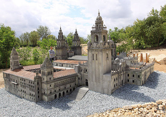 Miniatura da catedral de Santiago de Compostela em Czestochowa