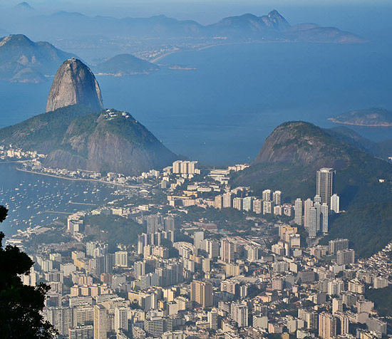 Vista da cidade do Rio de Janeiro a partir do alto do Corcovado