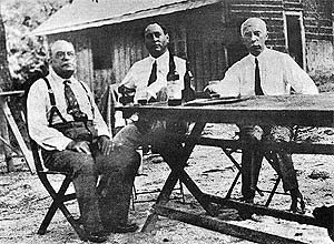 Santos-Dumont,  direita, na ltima foto feita no Grand Htel