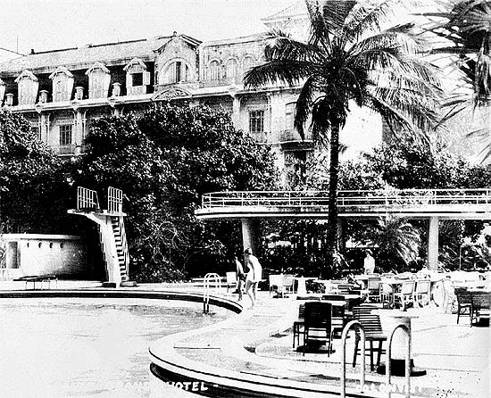 Aspecto externo da piscina e da fachada do Grand Htel La Plage, inaugurado em 1912