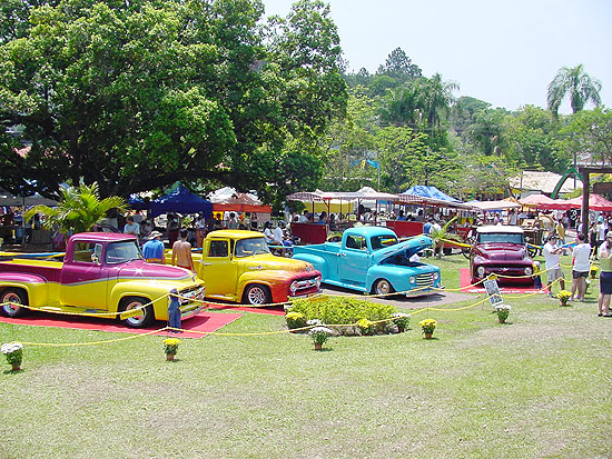 Carros antigos de evento anterior de guas de So Pedro, em 2010