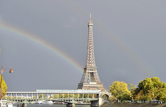 Vista da torre Eiffel, em Paris; aeroporto da cidade conta com servio de acompanhamento