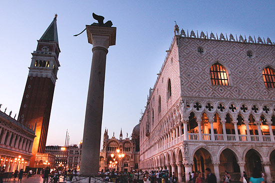 Vista da piazza San Marco, onde se v o leo alado, smbolo de Veneza