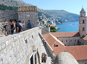 Muralha de Dubrovnik, na Croácia; país organizou festival com música e dança brasileiras