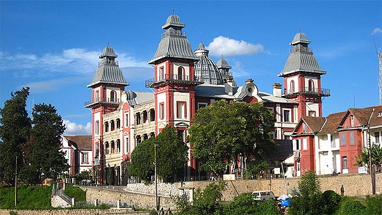Palácio de Andafiavaratra, em Antananarivo, que abrigava a coroa roubada; objeto é o mais importante do reino 