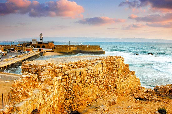 Vista do porto de Akko, em Israel; cidade histórica que começou com os fenícios e com base em seu porto foram se assentando diferentes povos
