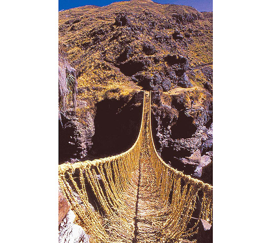 Ponte de Qeshwachaka, que integra o caminho Inca no Peru, principal caminho andino que percorria seis pases diferentes