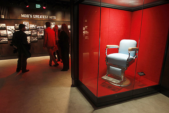 Cadeira de barbeiro onde o mafioso Albert Anastasia foi morto, em um dos assassinatos mais famosos da histria do crime dos EUA