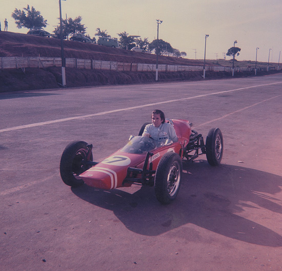 Emerson Fittipaldi em um Formula V, em Interlagos, no incio dos anos 60