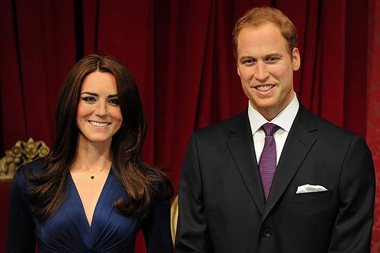 Modelos de cera de Kate Middleton e o prncipe William, expostos no Madame Tussauds, em Londres