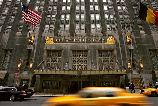 Fachada do hotel Waldorf-Astoria, um dos mais luxuosos de Nova York; cidade  uma das mais caras para se hospedar