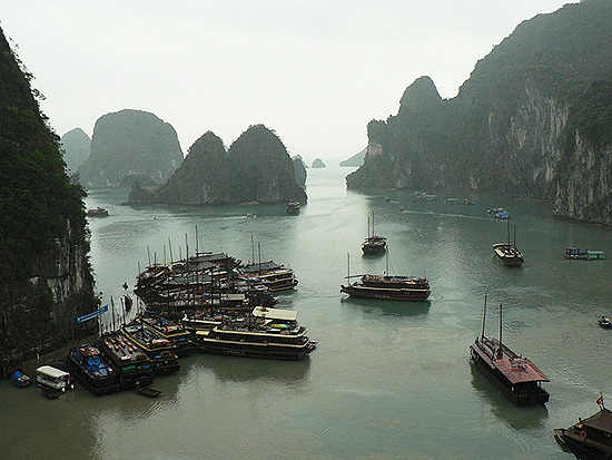 Vista da baa de Ha Long, no Vietn; local  considerado patrimnio da humanidade pela Unesco
