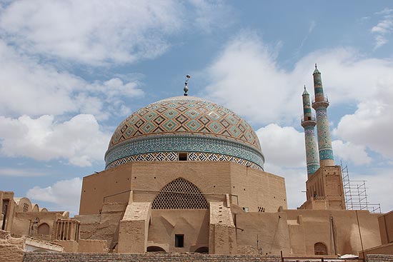 Domo da mesquita Jomeh, construida no seculo 15 em Yazd, uma das mais antigas do mundo 