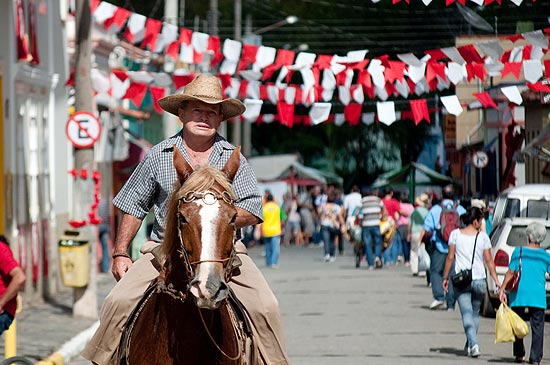 Cidade de São Luiz do Paraitinga está toda decorada para 'Festa do Divino Espírito Santo' que acontece neste fim de semana
