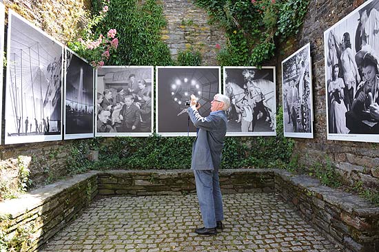Imagens feitas pelo fotógrafo francês Robert Doisneau são um dos destaques do festival de fotografia de La Gacilly