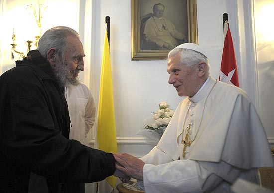 Fidel Castro e o papa Bento 16, durante visita do pontfice a Havana, em maro deste ano