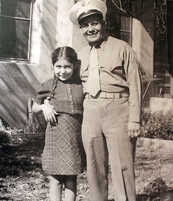 Miguel Trujillo e sua filha em foto de exposio sobre os 'pueblos' do Novo Mxico, nos EUA
