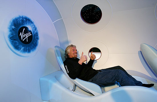 Richard Branson durante a apresentao da nave SpaceShip Two