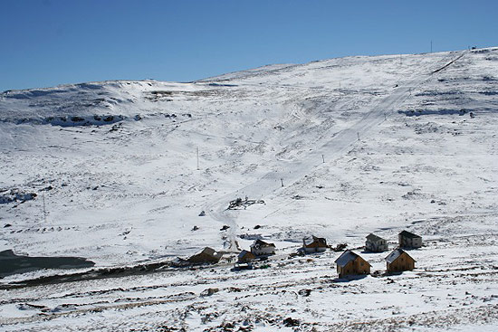 Pista de esqui no Reino do Lesoto; pas quer atrair turistas com estao para esportes de inverno
