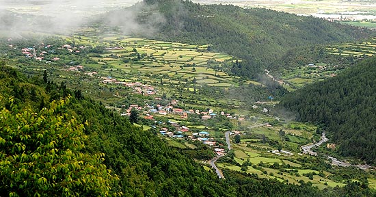 Vista de Nyngtri (ou Linzhi, em chins), no Tibete