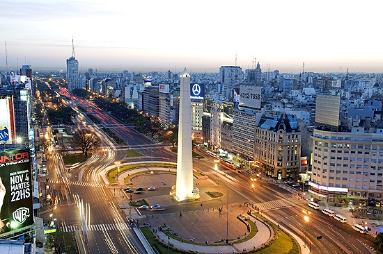 Vista do Obelisco, na avenida Nove de Julho, em Buenos Aires; cidade  um dos destinos da Turismo Week