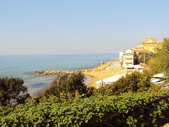 Vista de Castellabate, vila da regio da Campanha com 8.000 habitantes localizado no final do golfo de Salerno 