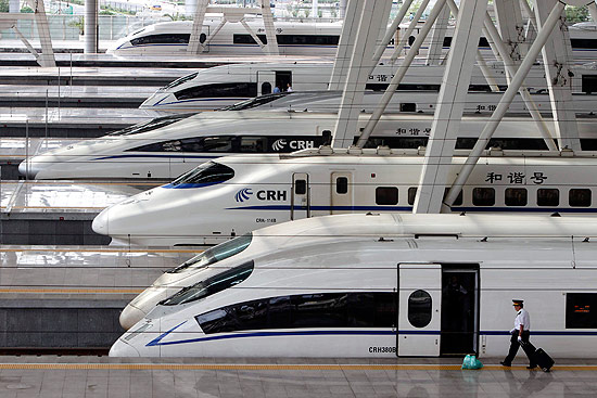 Trens-bala em estação de Pequim, na China; país inaugurou primeiro trem capaz de circular em áreas de frio extremo