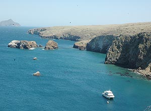 Vista a partir do alto da ilha de Santa Cruz, a maior das Channel Islands