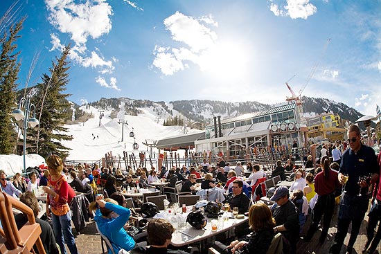 Bar em estao de esqui de Aspen; resort tem semana gay entre 13 e 20 de janeiro