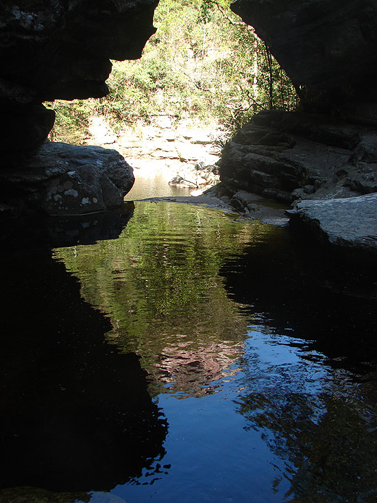 Trilha que leva  cachoeira Encantada; local fica a 190 quilmetros de Lens, no Baixo da Colnia