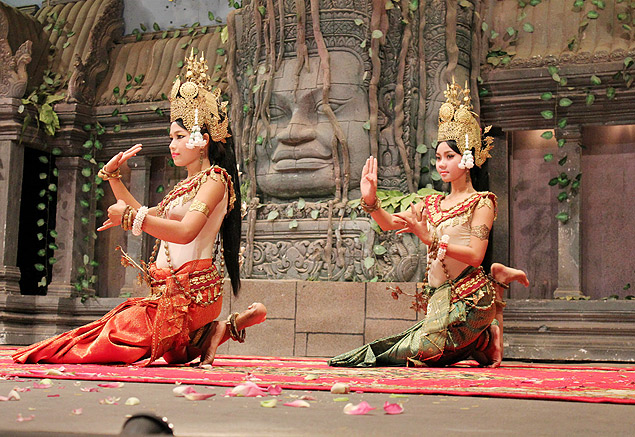 A dança Apsara, de origem religiosa e banida no regime do Khmer Vermelho, vive novo pico de popularidade com a explosão do turismo no Camboja