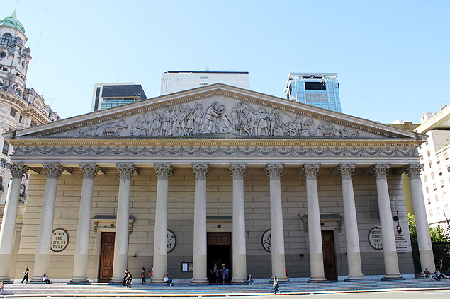Fachada da Catedral Metropolitana de Buenos Aires, um dos pontos do roteiro papal