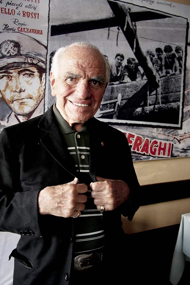 Nello de'Rossi, aos 90 anos, na cantina Nello's em Pinheiros