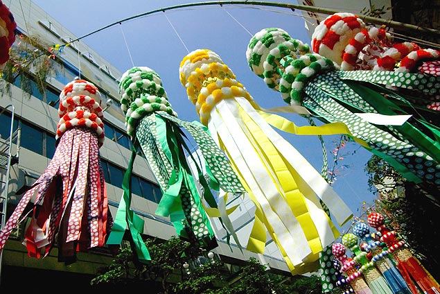 A cidade de Sendai enfeitada para o festival Tanabata