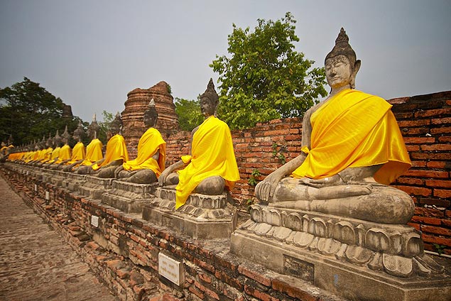 Esttuas do templo de Wat Yai Chai Mongkhon em Ayutthaya, Tailndia