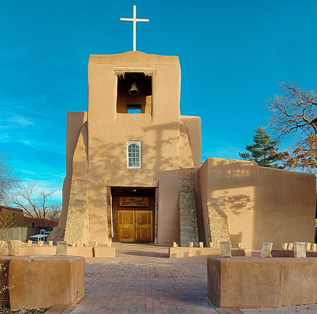 San Miguel Mission, also known as San Miguel Chapel, is a Spanish colonial mission church in Santa Fe, New Mexico (Foto: Nagel Photography/Sutherstock) ORG XMIT: 53616c7465645f5f45dd1505c41f8f10 ***DIREITOS RESERVADOS. NO PUBLICAR SEM AUTORIZAO DO DETENTOR DOS DIREITOS AUTORAIS E DE IMAGEM***