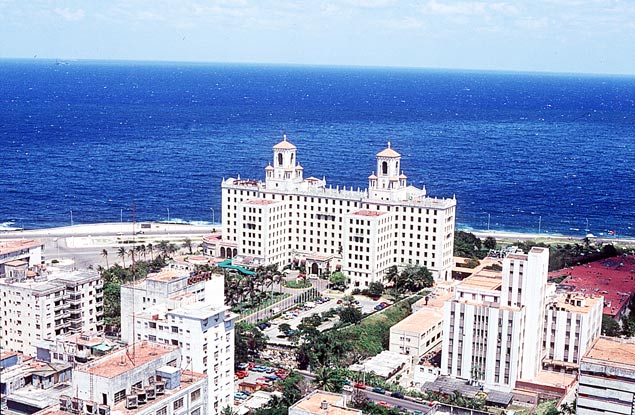 Perto do Malecón, avenida à beira-mar de Havana, o Hotel Nacional
