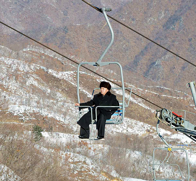 O ditador Kim Jong-un passeia prximo a Wonsan, na Coreia do Norte