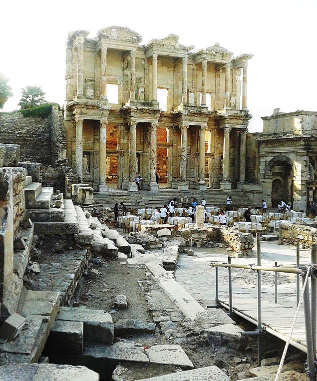 A Biblioteca de Celso, onde est o mausolu do antigo senador romano