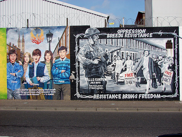 Muro traz citao de P.H.Pearse, nacionalista Irlands, e,  dir., grafite contra a represso de mulheres