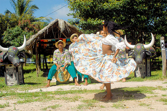 Jovem dana o carimb, na ilha de Maraj, no Par 