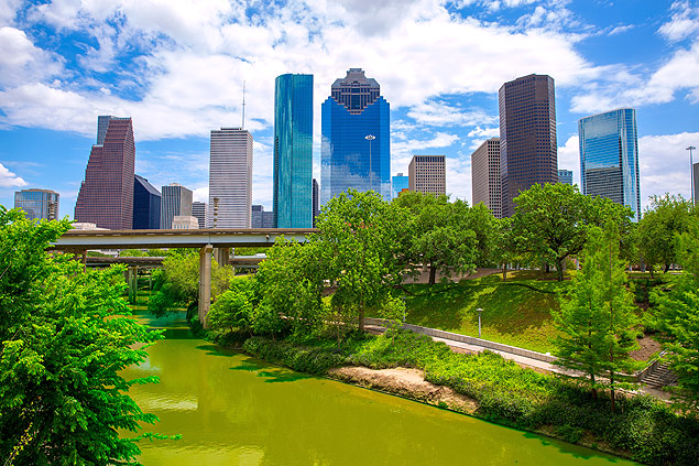 Centro financeiro de Houston visto do parque Eleanor Tinsley