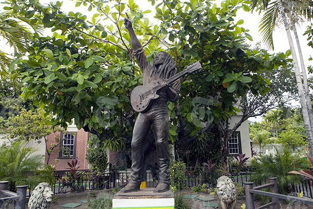 Esttua do msico Bob Marley, smbolo do reggae, em museu em Kingston, na Jamaica