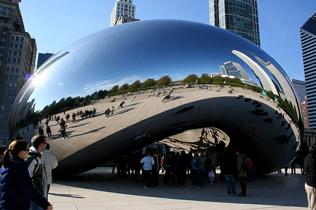 Escultura do artista britnico Anish Kapoor em Chicago foi apelidada de Feijo