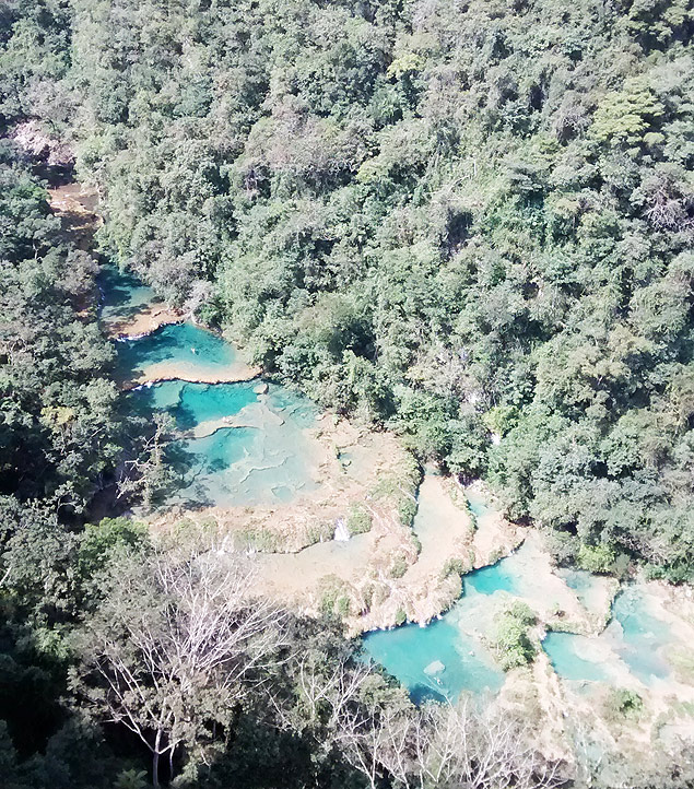 Piscinas naturais do parque Semuc Champey, no norte da Guatemala