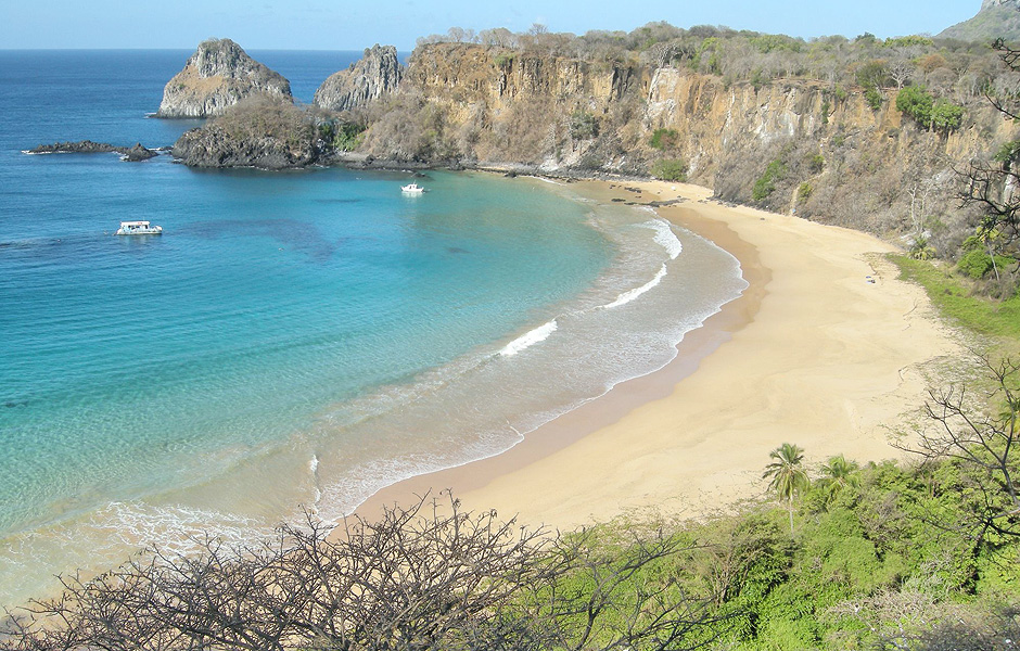 Vista da Baáa do Sancho, uma das praias mais bonitas de Fernando de Noronha (PE)